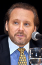 Robert Knakal discusses whether the bulls or bears are right about the economy. 